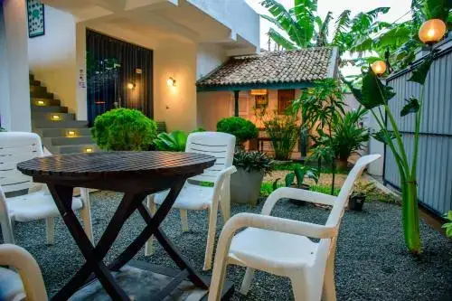 Хиккадува: Doors Guest House & Cafe