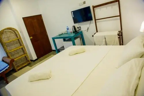 Хиккадува: Doors Guest House & Cafe