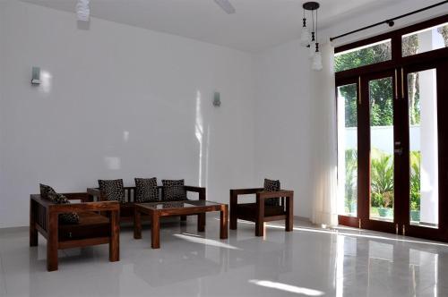 Хиккадува: Harris Villa