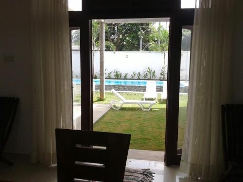 Хиккадува: Harris Villa