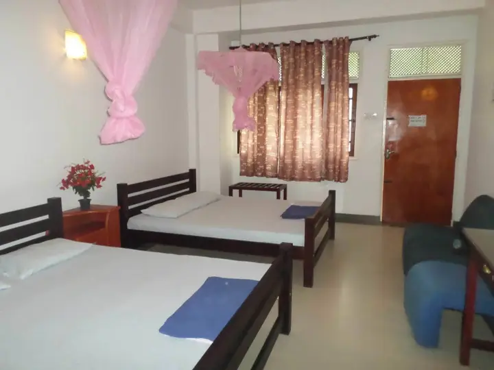 Катарагама: Vista Hotel Senora