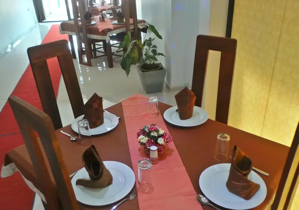 Негомбо: Manahara Casa Hotel and Restaurant