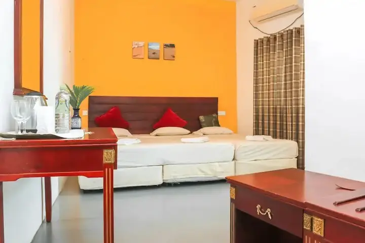Аругам-Бэй: New Tristar Beach Hotel