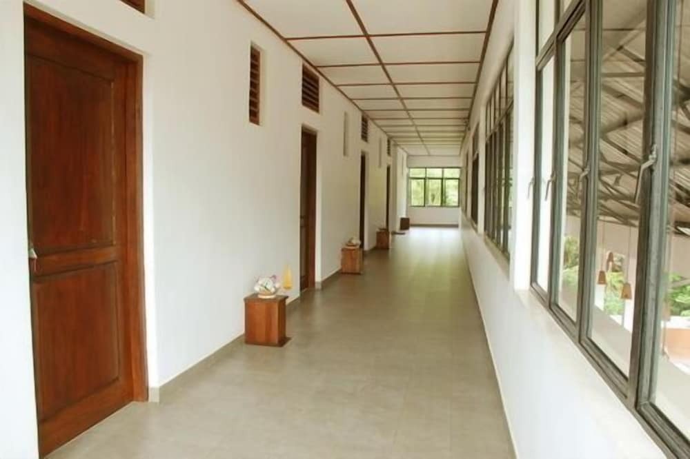 Анурадхапура: The Triangle Hotel