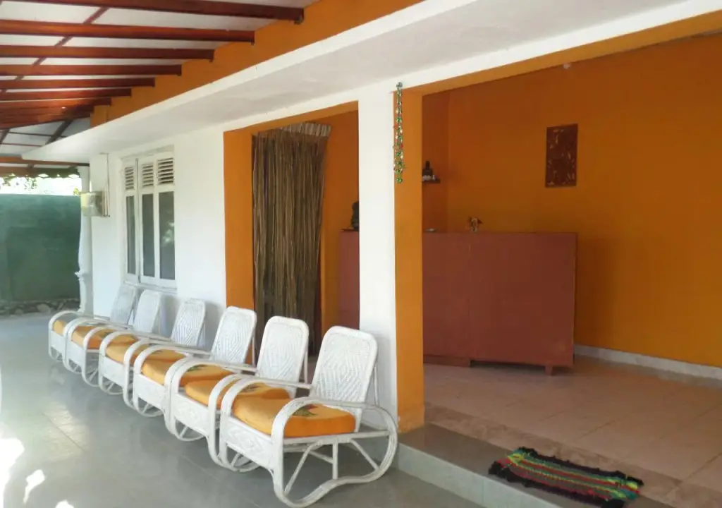 Анурадхапура: Mahagedara Inn