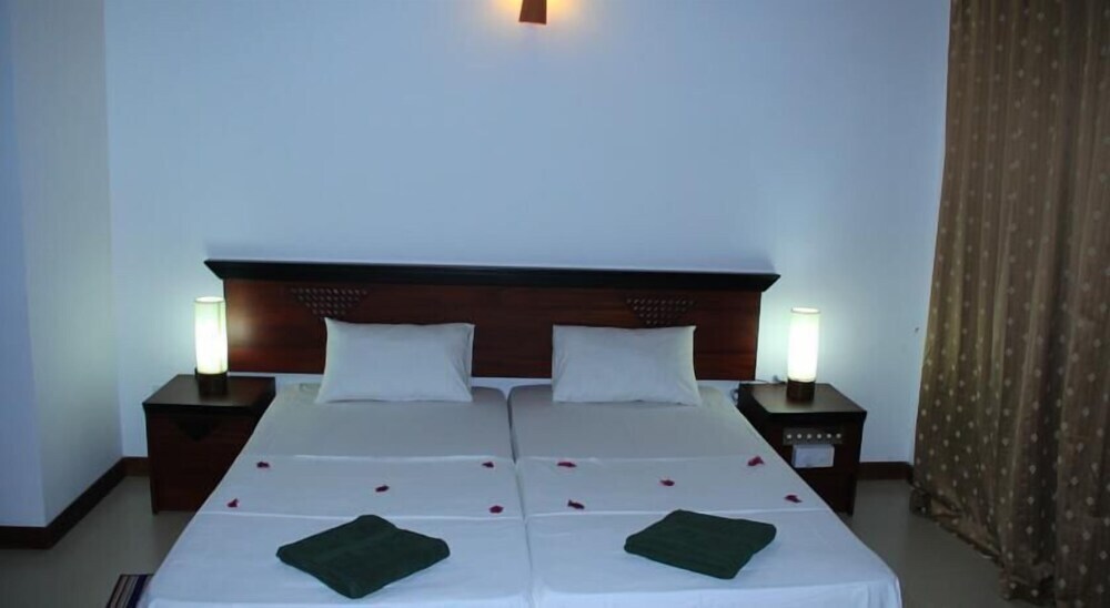 Тиссамахарама: The Coconut Garden Hotel & Restaurant