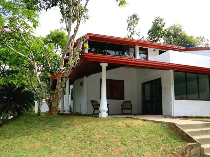 Канди: Grannys Forest Lodge