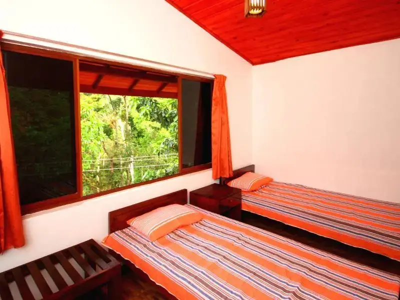 Канди: Grannys Forest Lodge