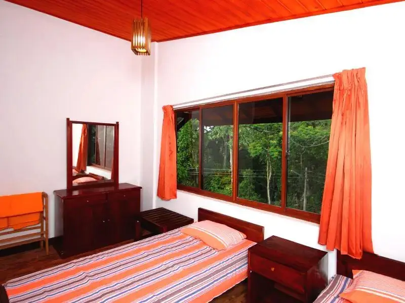 Канди: Grannys Forest Lodge