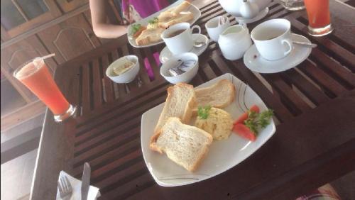 Хиккадува: Pearl Island Beach Hotel