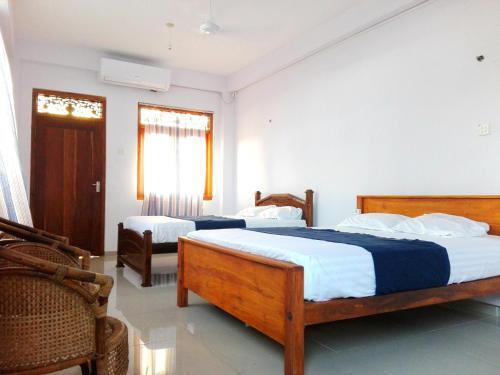 Хиккадува: Randhila Beach View Hotel