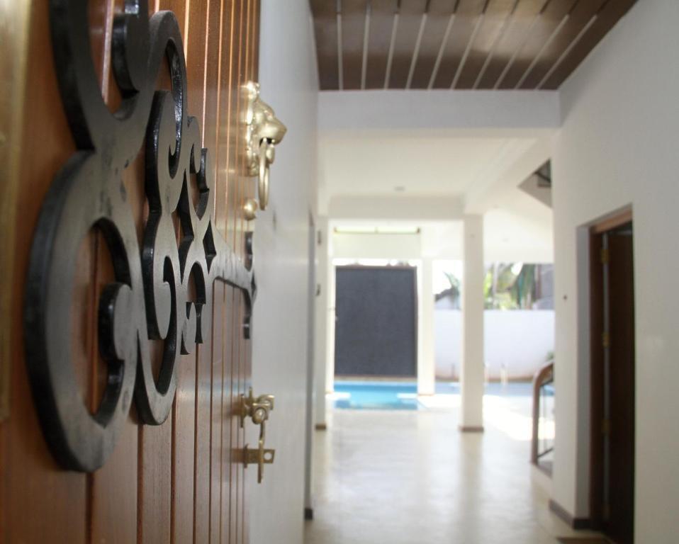 Негомбо: Binnacle Negombo