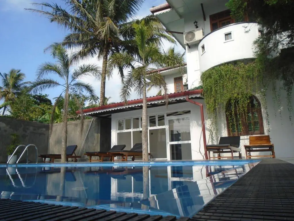Хиккадува: Avon Villa
