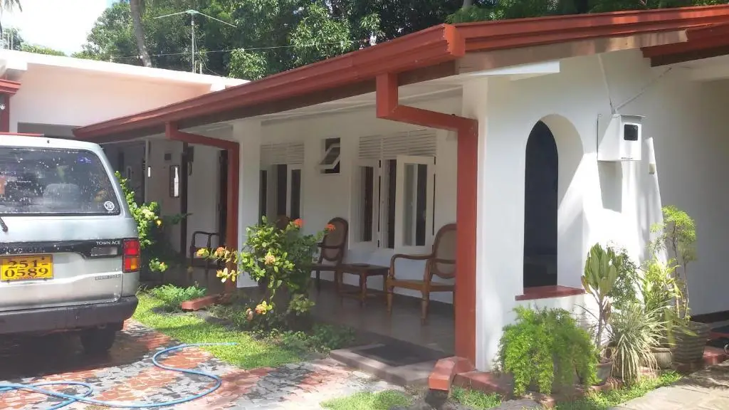 Полоннарува: Devi Tourist Home