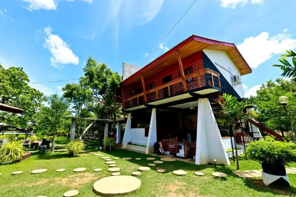 Анурадхапура: Eco Hotel Black & White - Anuradhapura