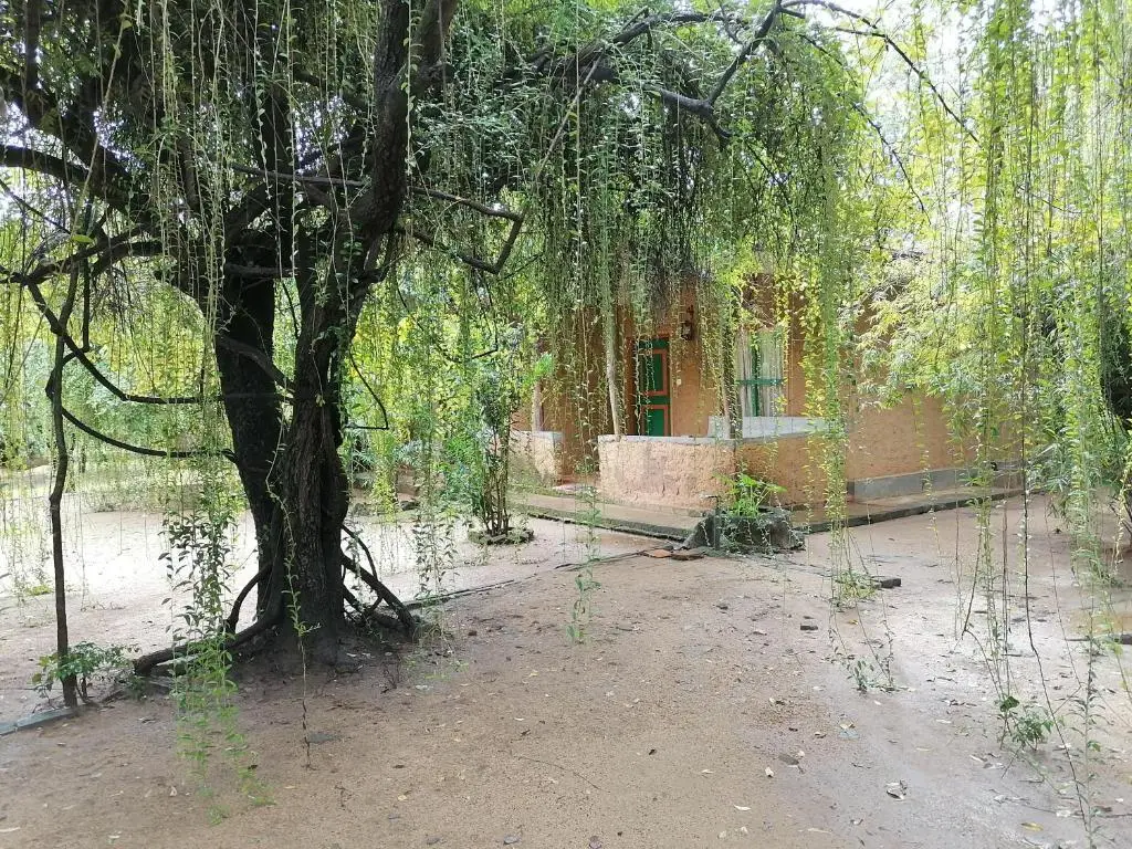 Хингуракгода: Clay Hut Village