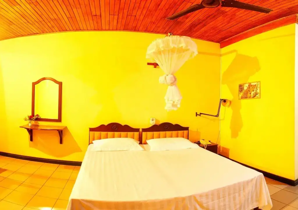 Негомбо: Sana's Beach Guesthouse and Restaurant