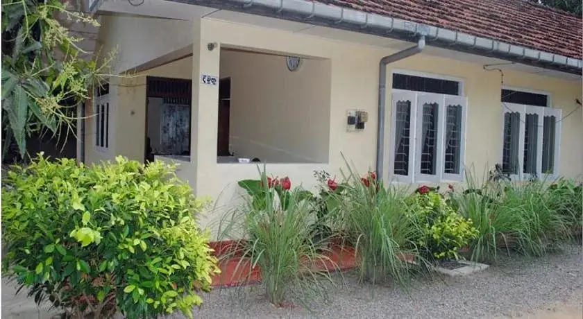 Dimuthu Tour Inn — фото 1