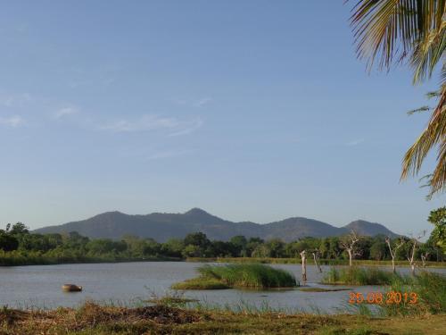 Катарагама: Goyagala Lake Resort