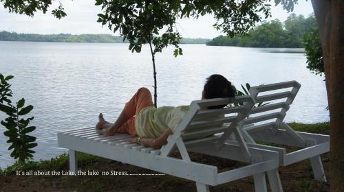 Хабарадува: Stress Buster Inn