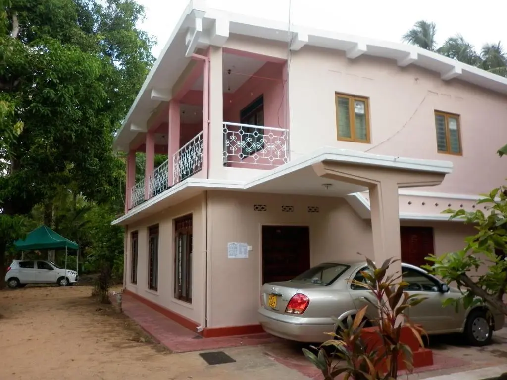 Полоннарува: Luxman Guest House