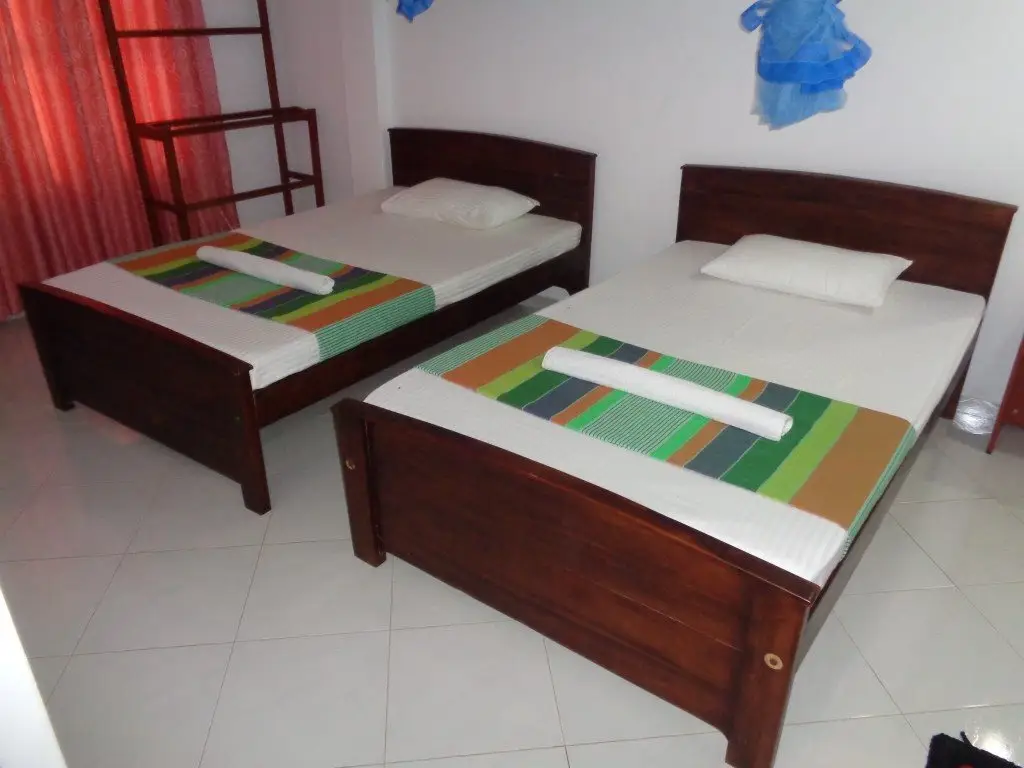 Полоннарува: Cannel Side Guest House