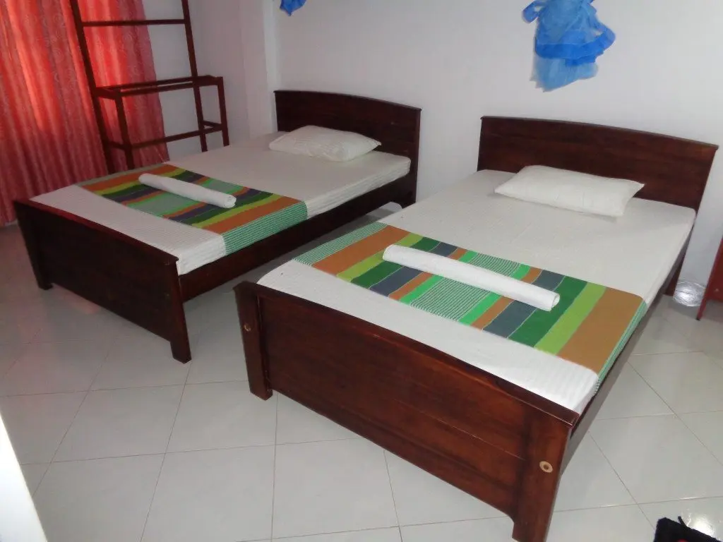 Полоннарува: Cannel Side Guest House