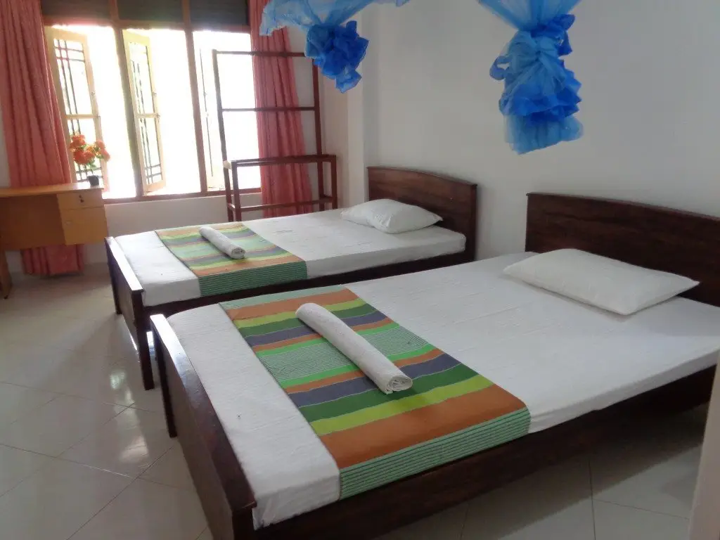 Полоннарува: Cannel Side Guest House