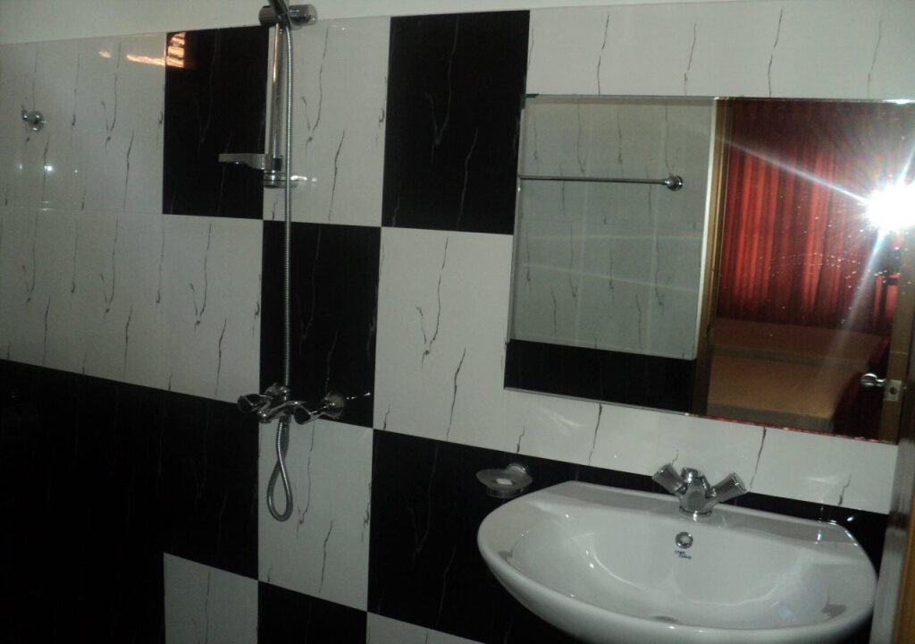 Полоннарува: Cannel Side Guest House