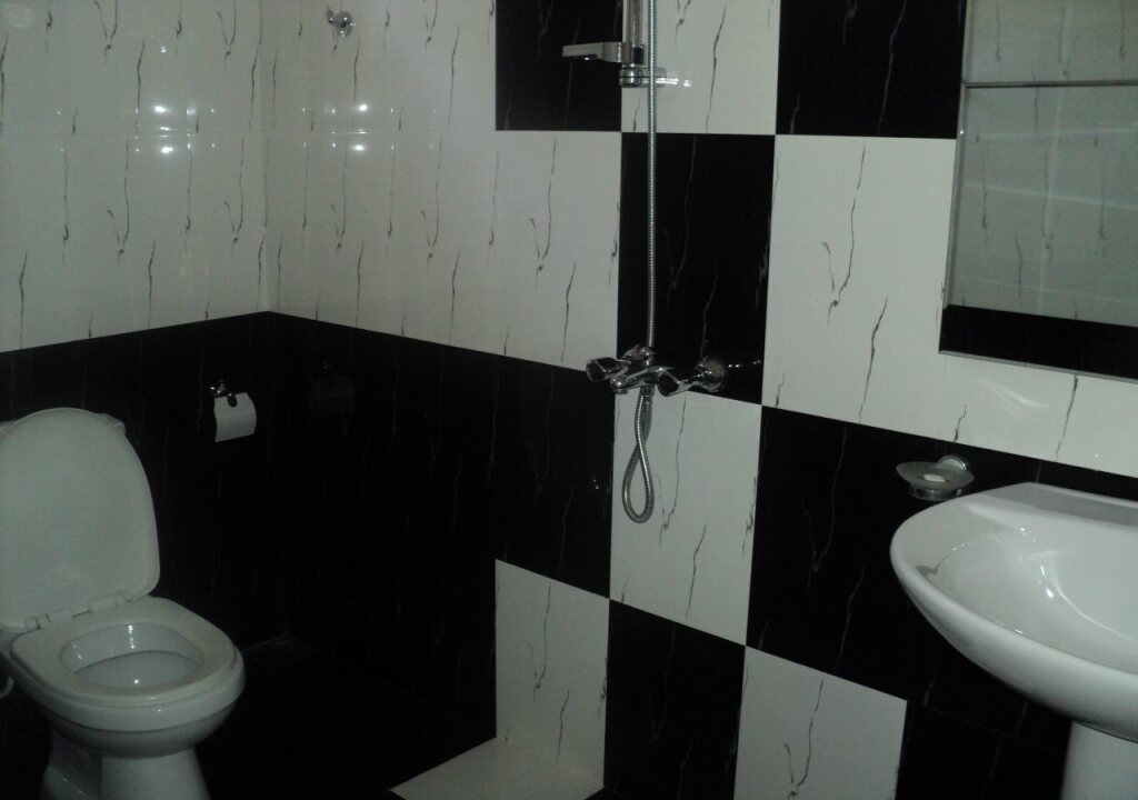 Полоннарува: Cannel Side Guest House