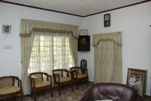 Катукурунда: Officer's Club