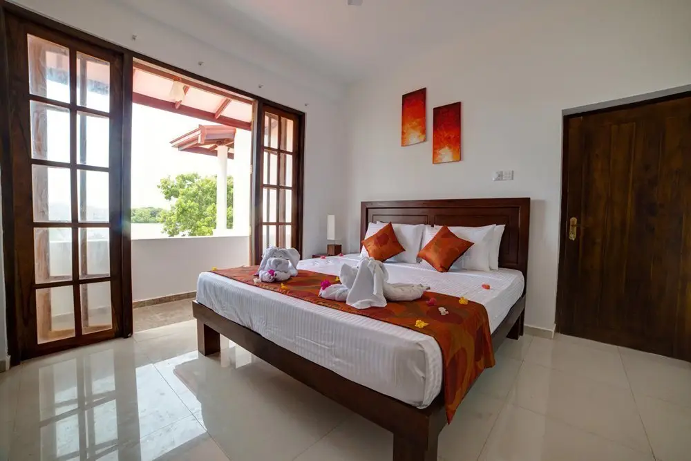Нилавели: Bay Beach Hotel