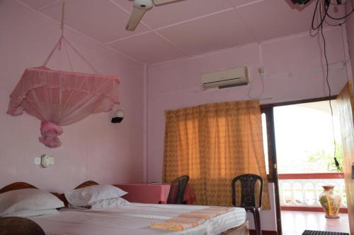 Негомбо: Sea Joy guesthouse and restaurant