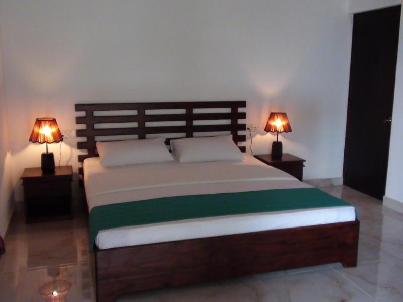 Канди: Hotel Estelle