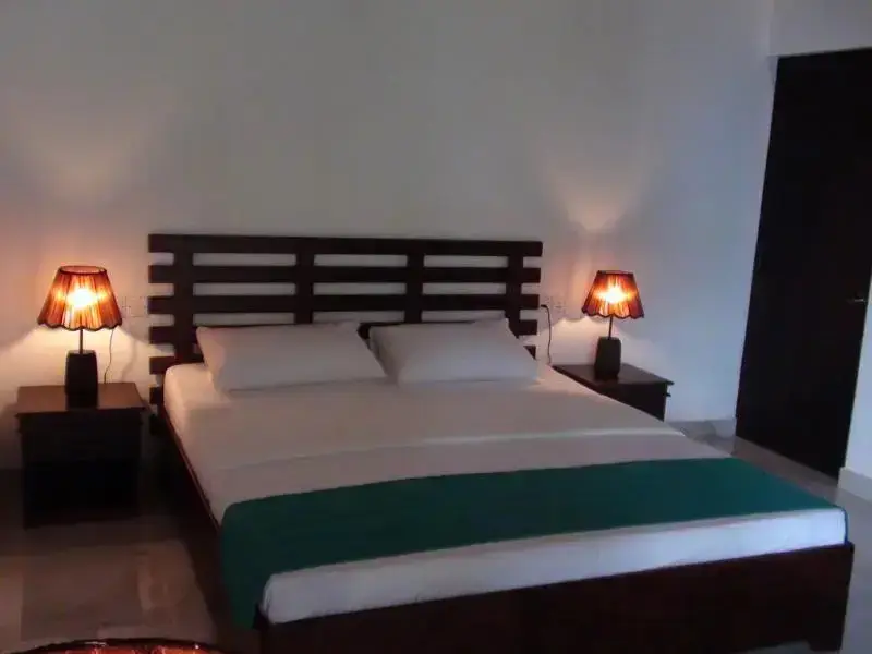 Канди: Hotel Estelle