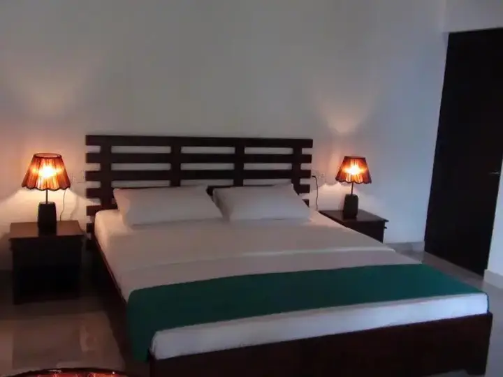 Канди: Hotel Estelle