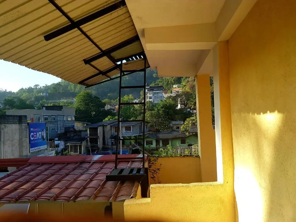 Канди: Mount View Inn