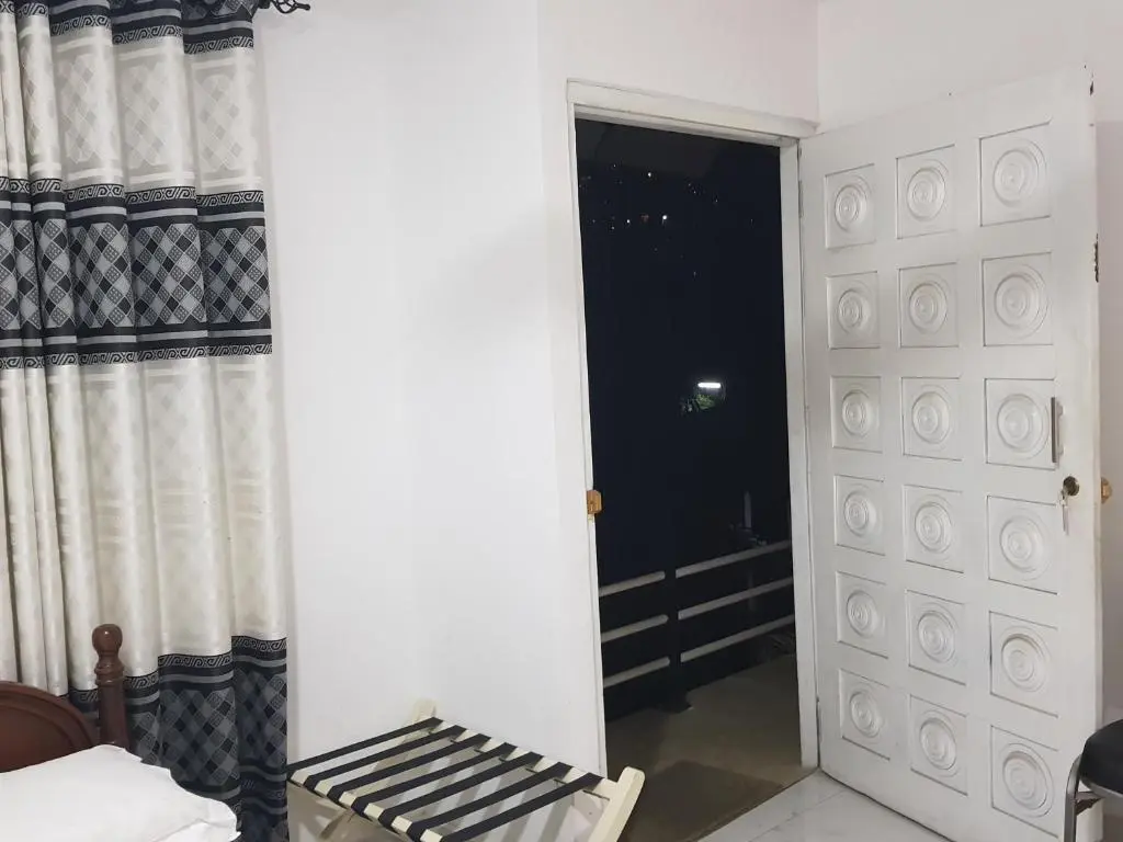 Канди: Mount View Inn