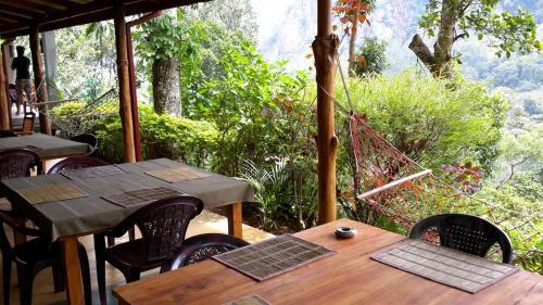 Элла: Raveena Guest House