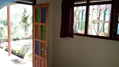 Элла: Raveena Guest House