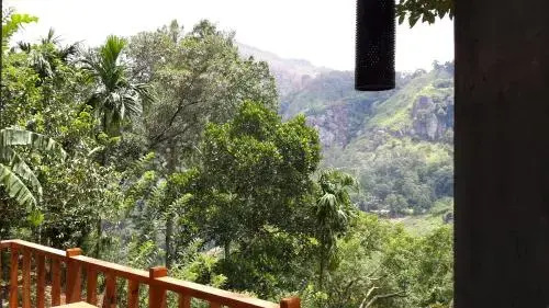 Элла: Raveena Guest House