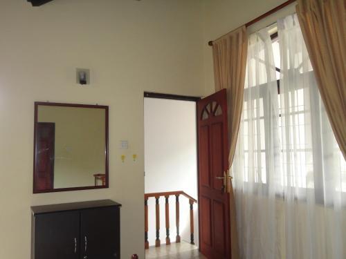Канди: Sherenes Homestay
