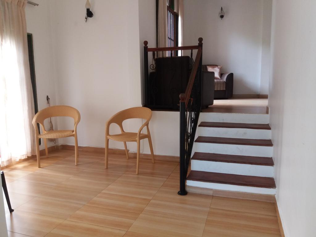 Хиккадува: Holiday Home De Silva