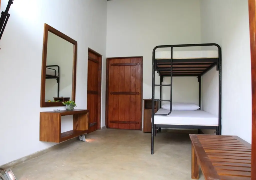 Поддана: Sinharaja Forest Edge
