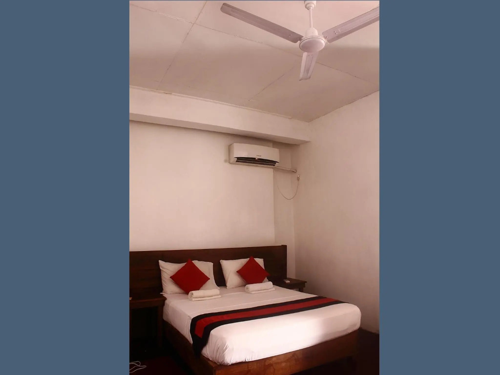 Канди: 256 Townhouse Rest