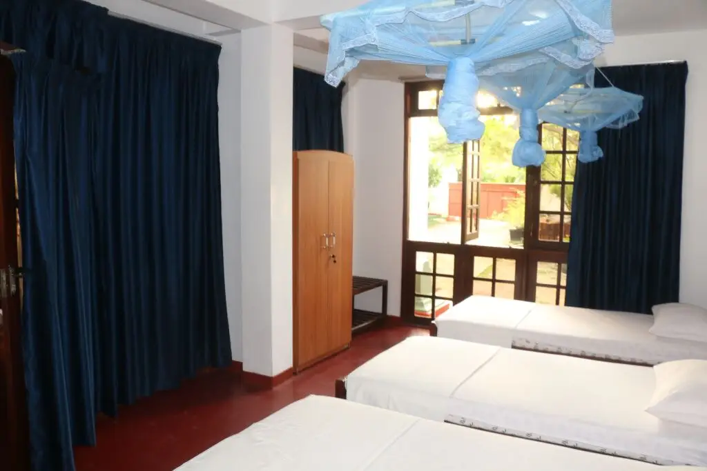 Галле: Sayuru Inn