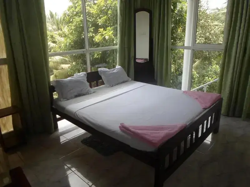 Канди: The Kingdom Gate Hotel
