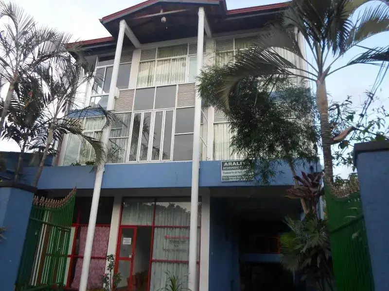 Канди: The Kingdom Gate Hotel