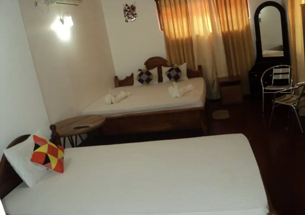 Хингуракгода: Hotel Golden Flower