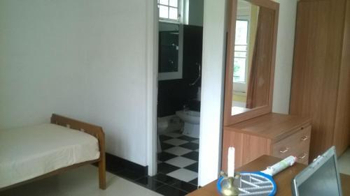 Канди: Athlone House